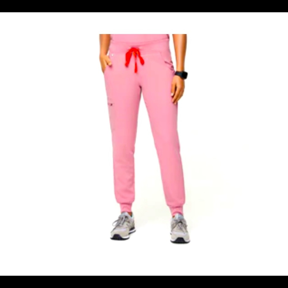 Woman’s Chalk pink Zamora petite Jogger Scrub Pants